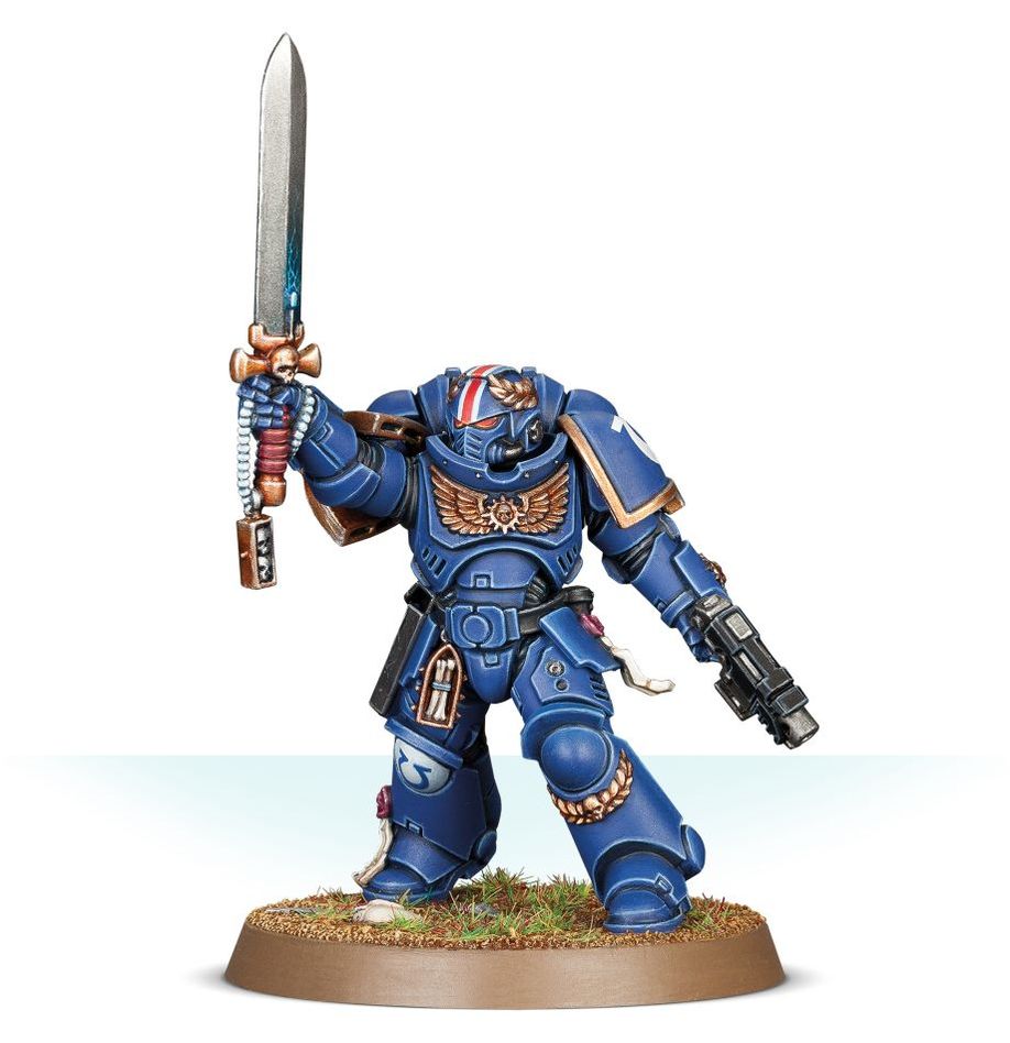 SPACE MARINES: PRIMARIS LIEUTENANT WITH POWER SWORD